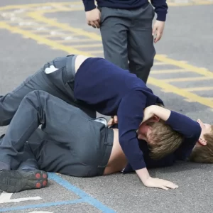 Ahora en pleno centro Continúan los episodios de violencia en torno a centros educativos