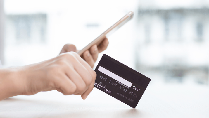 Cuáles son las características clave de los españoles al elegir un banco en 2025