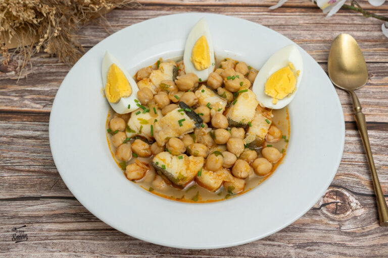 Garbanzos con merluza. Receta sana y fácil para los excesos