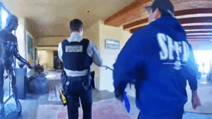 Revelan video de oficiales que hallaron los cuerpos de Gene Hackman y su esposa