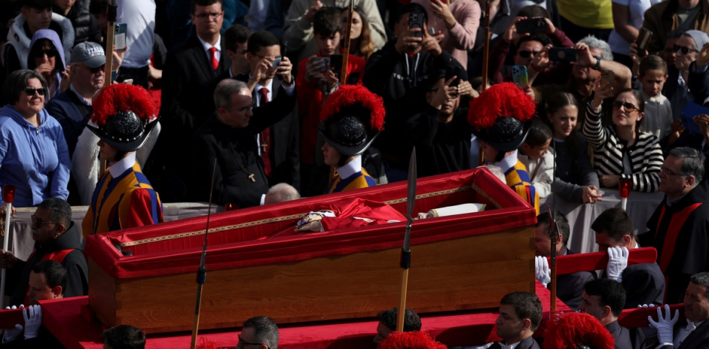 Comenzaron los funerales del Papa Francisco en la Basílica de San Pedro