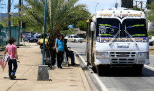 Transportistas formalizan exigencias sobre pasaje y combustible