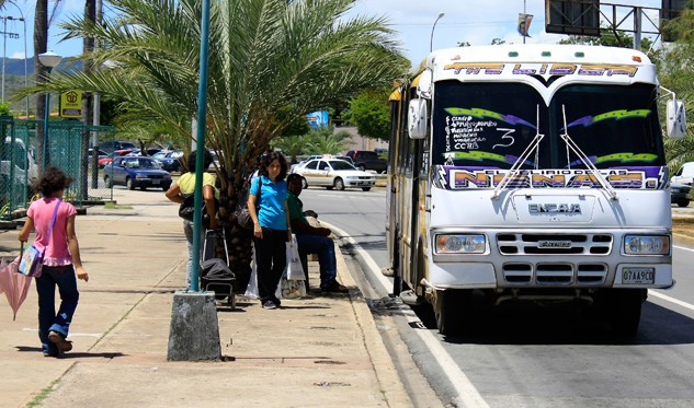Transportistas formalizan exigencias sobre pasaje y combustible