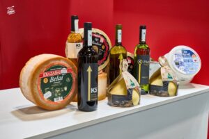 Asistimos al maridaje de quesos TGT junto con la bodega K5 en el Salón Gourmets 2025