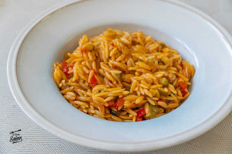 Orzo con verduras. Receta de pasta fácil y sana