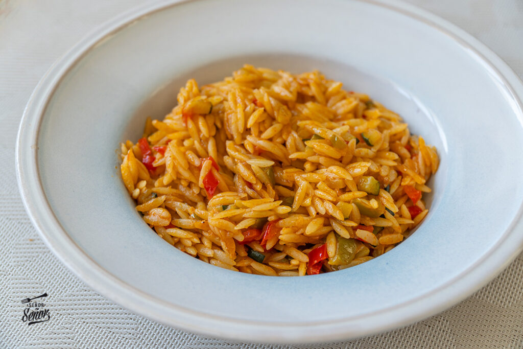 Orzo con verduras. Receta de pasta fácil y sana Orzo con verduras. Receta de pasta fácil y sana