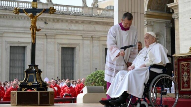 El Papa Francisco aparece en Domingo de Ramos: “¡Feliz Semana Santa!”