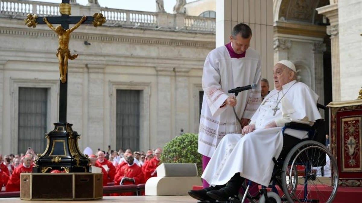 El Papa Francisco aparece en Domingo de Ramos: “¡Feliz Semana Santa!”