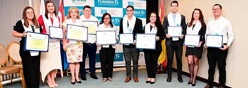 FUNIBER Paraguay  realiza la primera entrega de títulos