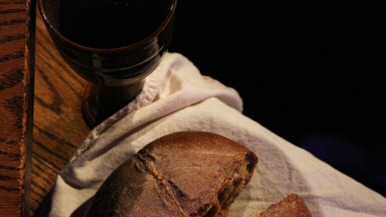 Saciedad: Un poema para leer en Jueves Santo