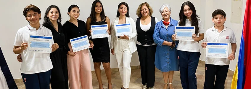 Premio Internacional Preuniversitario FUNIBER Investiga entregado a ganadores en Colombia