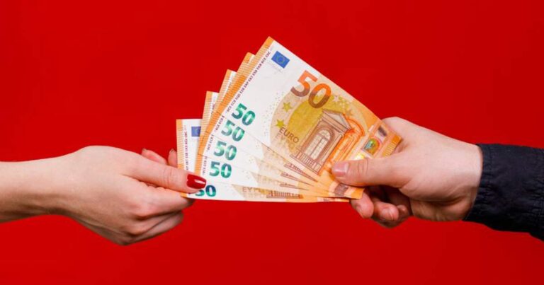 ¿Qué significa soñar con dinero? Interpretaciones y simbolismos