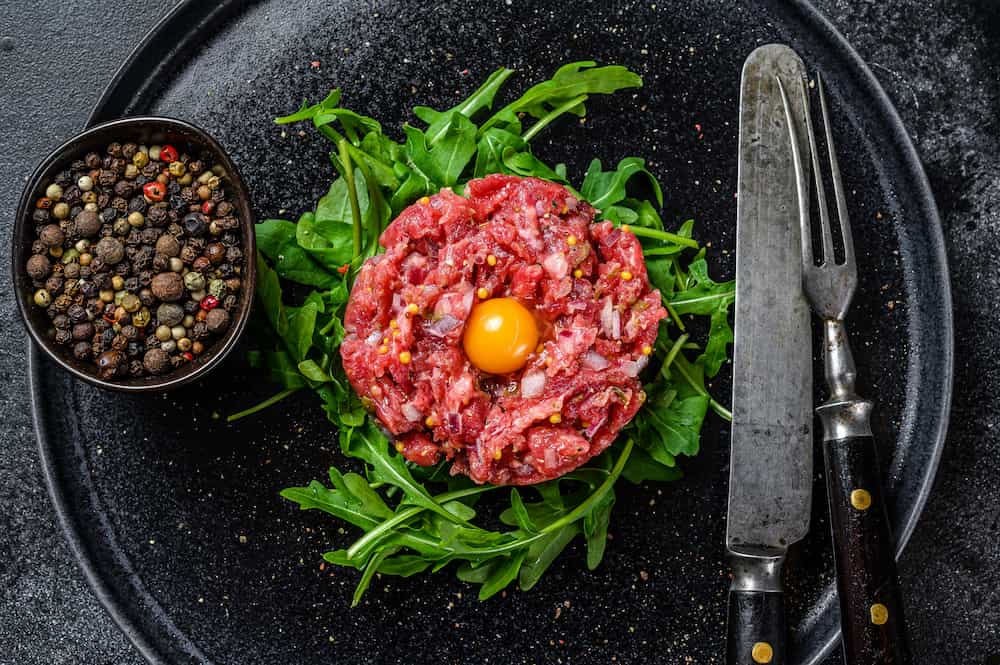 Tartar de Fuet: Cómo hacer la tapa gourmet de moda en 15 minutos
