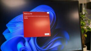 Llevas años pulsando este botón del ordenador sin saberlo… y puede estar destrozando tu privacidad 