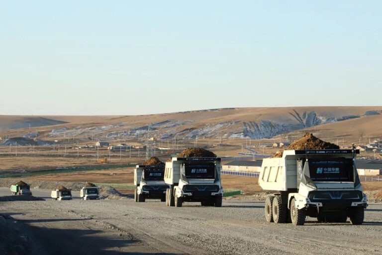 Donde antes había humanos, ahora hay datos. Huawei y Huaneng han desplegado 100 camiones sin conductor en una mina en China