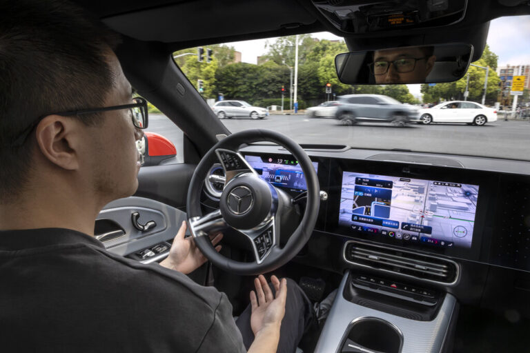 Los fabricantes han emborrachado los coches de asistentes por nuestra seguridad. No los usamos y (peor) tampoco los entendemos