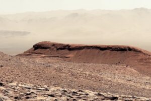 El rover Curiosity lleva 12 años escalando una montaña de Marte. Acaba de mandar un vídeo impresionante desde arriba