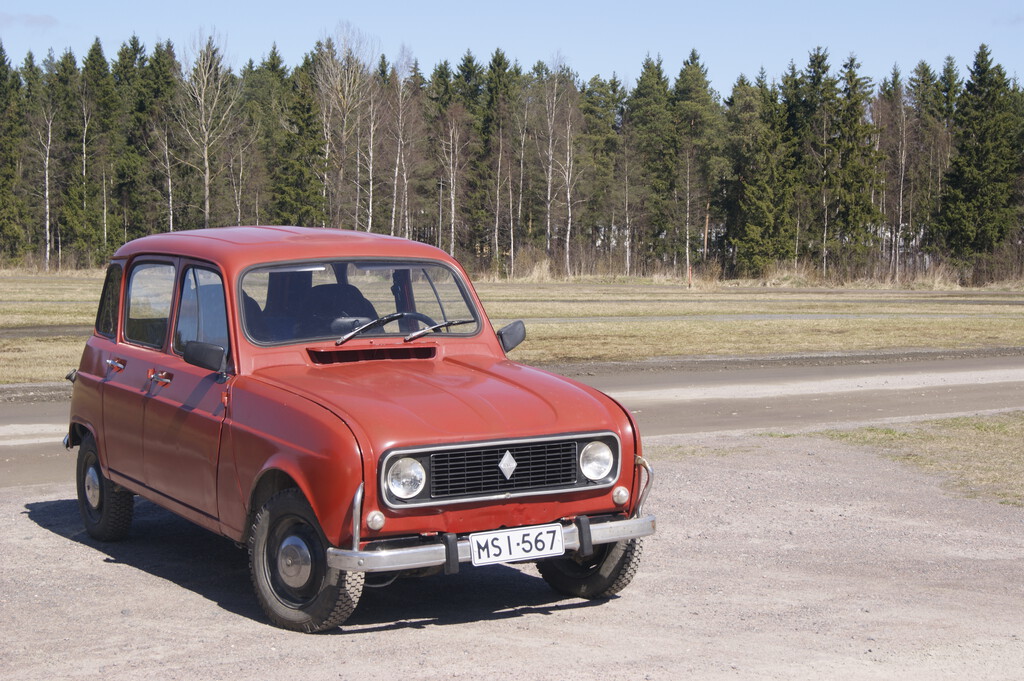 Cuando Renault quiso poner a prueba su Renault 4, hizo algo de lo más razonable: torturarle con tres millones de kilómetros