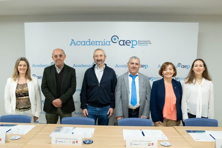 Las enfermeras denuncian que las comunidades relegan su presencia en la atención pediátrica: «Esto amenaza el principio de equidad»