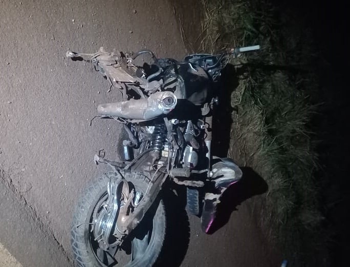 Joven motociclista muere tras ser embestido por una camioneta
