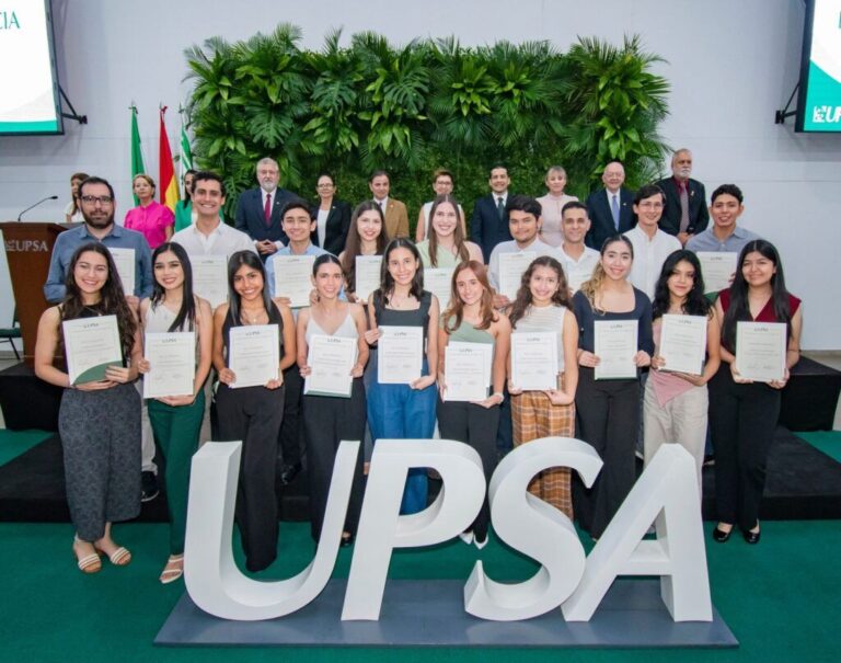 LA UPSA PREMIÓ CON BECAS A LA EXCELENCIA A SUS MEJORES ESTUDIANTES