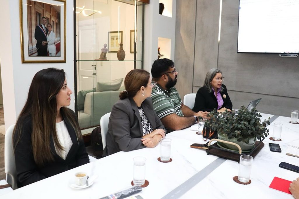 REFUERZAN ALIANZA ESTRATÉGICA PARA IMPULSAR EL TURISMO PROFESIONAL Y SOSTENIBLE EN PARAGUAY REFUERZAN ALIANZA ESTRATÉGICA PARA IMPULSAR EL TURISMO PROFESIONAL Y SOSTENIBLE EN PARAGUAY