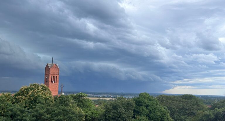 Tormentas eléctricas y lluvias afectan a 11 zonas del país esta tarde