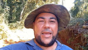 Un “influencer” poco común: Diego Lima trabaja en las chacras misioneras y comenzó a publicar en redes para mostrarles a sus hijos lo que él hacia cuando salía de la casa