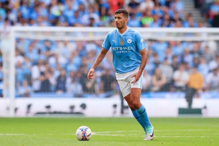 El Manchester City retoma el tercer lugar de la Premier con el regreso de Rodri Hernández.