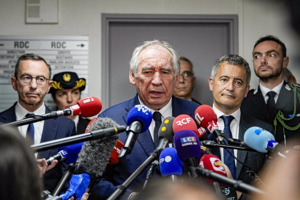 El Primer Ministro Francés Considera Referéndum para Avanzar en su Plan de Reforma Económica