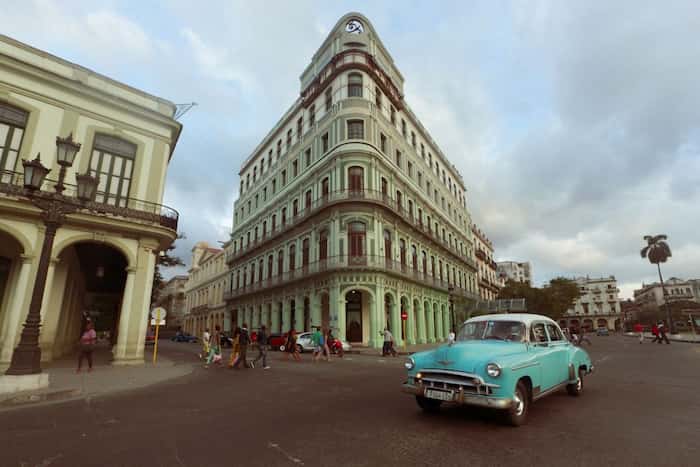 Lugares turísticos en La Habana: Encanto colonial y ritmo caribeño