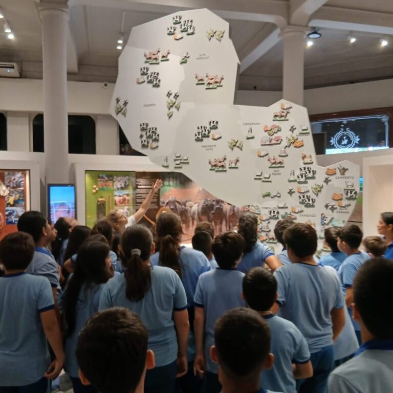 PEQUEÑOS TURISTAS DESCUBRIERON ASUNCIÓN