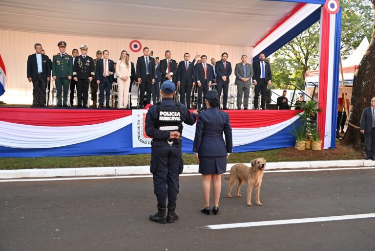 Monseñor Collar llama a combatir la desigualdad y valorar el bien público en desfile de Ciudad del Este
