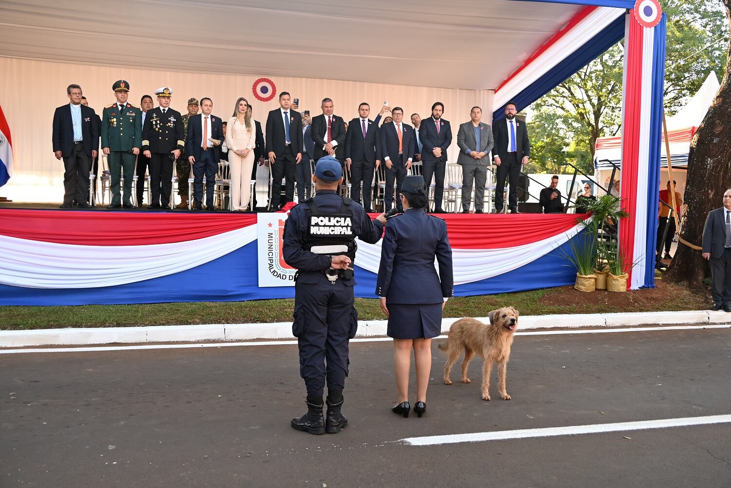 Monseñor Collar llama a combatir la desigualdad y valorar el bien público en desfile de Ciudad del Este