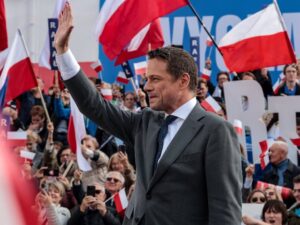 Polonia Vota Mañana: El Desafío Electoral entre Tusk y el Euroescepticismo