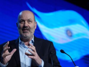 Sturzenegger: «La motosierra permitió sacar a 10 millones de personas de la pobreza»