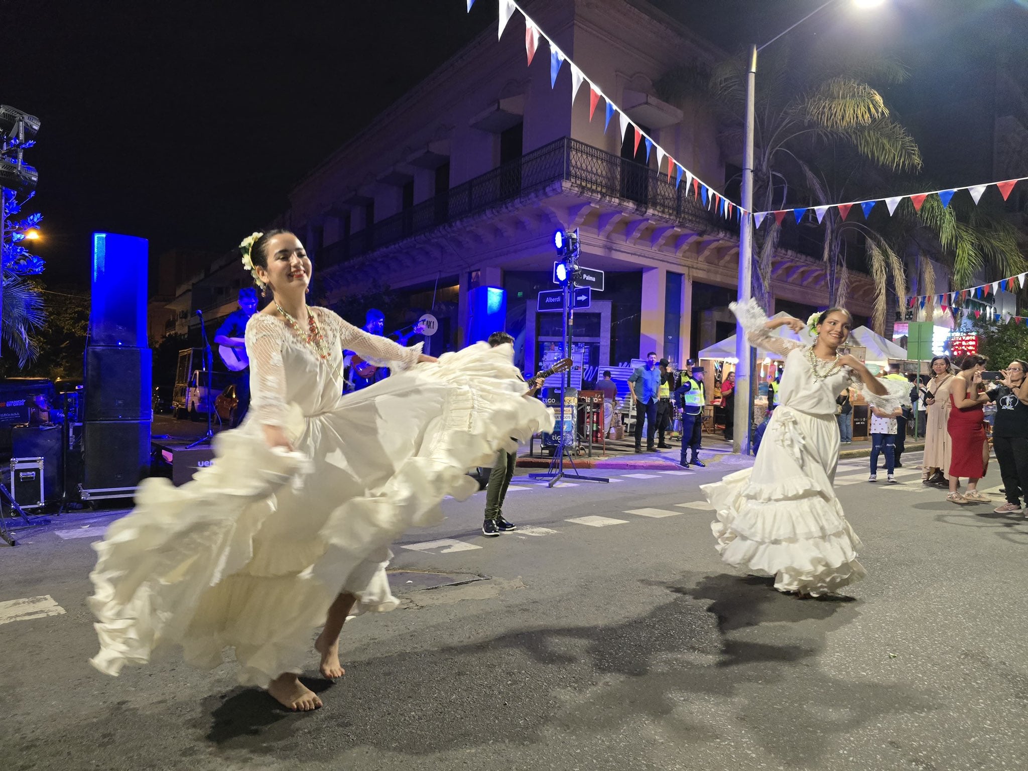 Con arte, música y gastronomía, arrancó la feria Palmear 2025 Con arte, música y gastronomía, arrancó la feria Palmear 2025