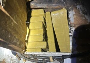 Interceptan furgón con 243 kilos de marihuana en el Puente de la Amistad 