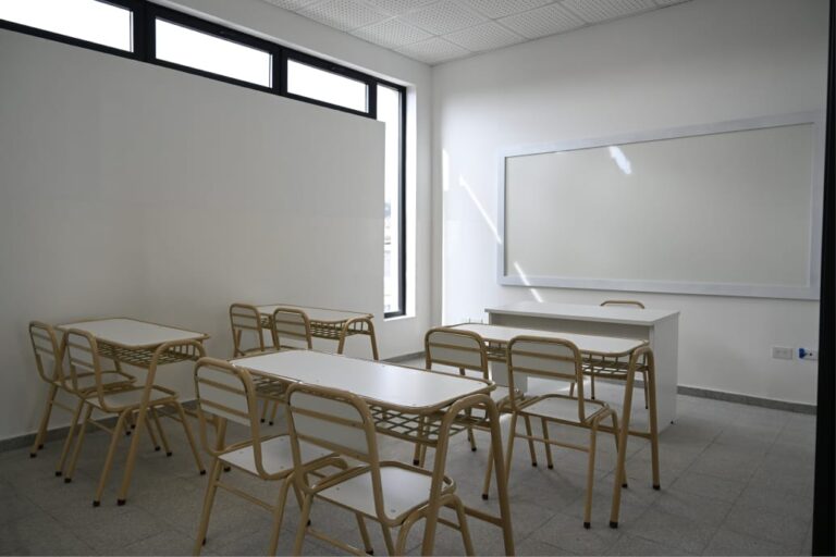 Los docentes de la FEB comenzaron el primer paro del sector contra la administración de Kicillof