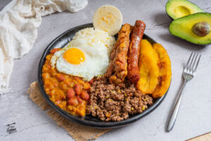 Bandeja paisa. Receta tradicional colombiana
