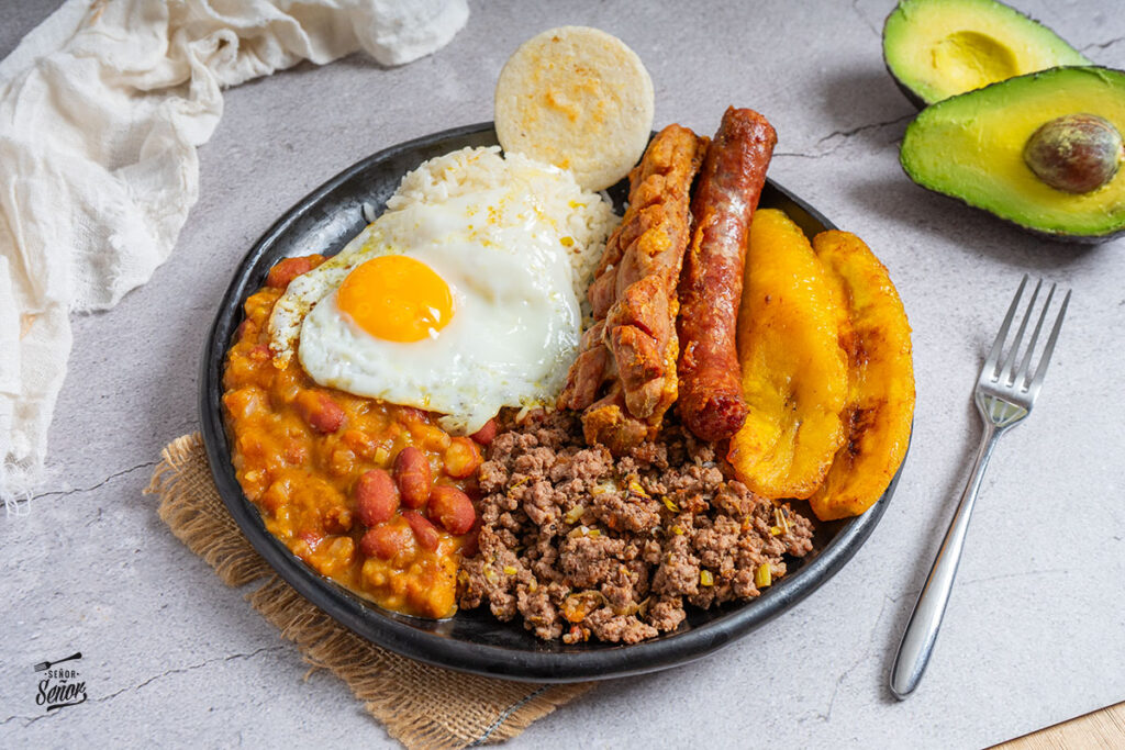 Bandeja paisa. Receta tradicional colombiana