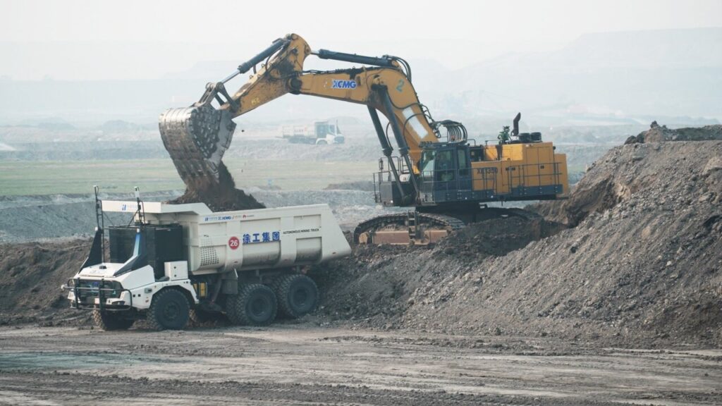 China desarrolla los primeros camiones mineros autónomos que revolucionan la industria