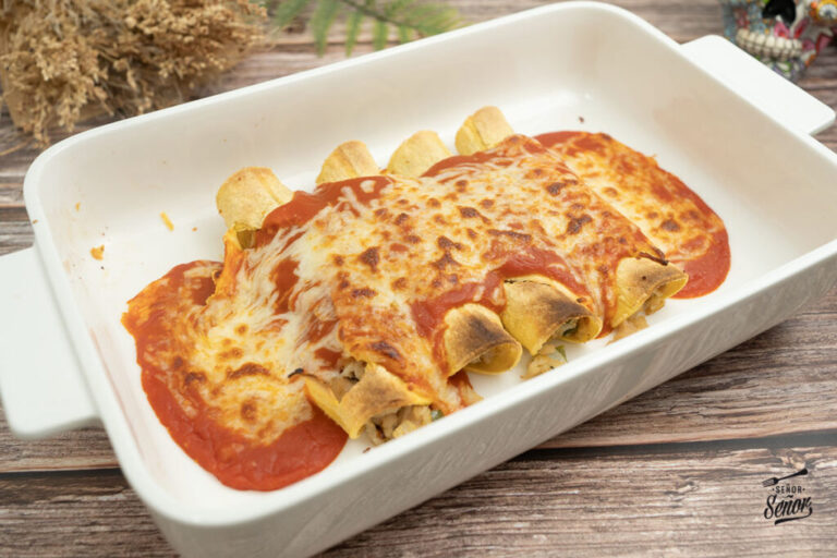 Enchiladas de pollo. Receta tradicional mexicana