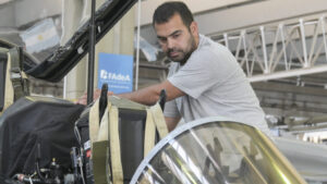 Acuerdo entre la Fábrica Argentina de Aviones y Flybondi: de qué se trata este convenio clave para el sector aeronáutico 