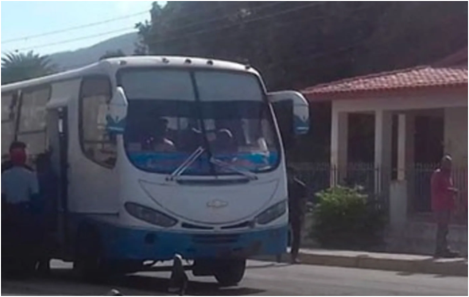Transportistas de La Guardia Enfrentan Restricciones en Ruta hacia Juan Griego