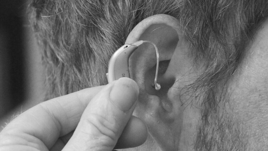 ¡Escucha!: el problema de la sordera espiritual voluntaria