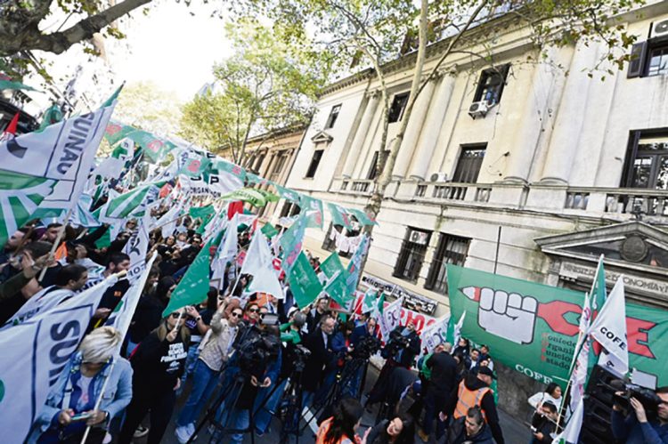 El tema de las licencias médicas en la administración central se incluirá en la Ley de Presupuesto