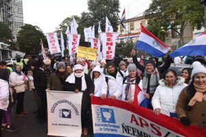 Enfermeros de todo el país protestan frente al Ministerio de Salud