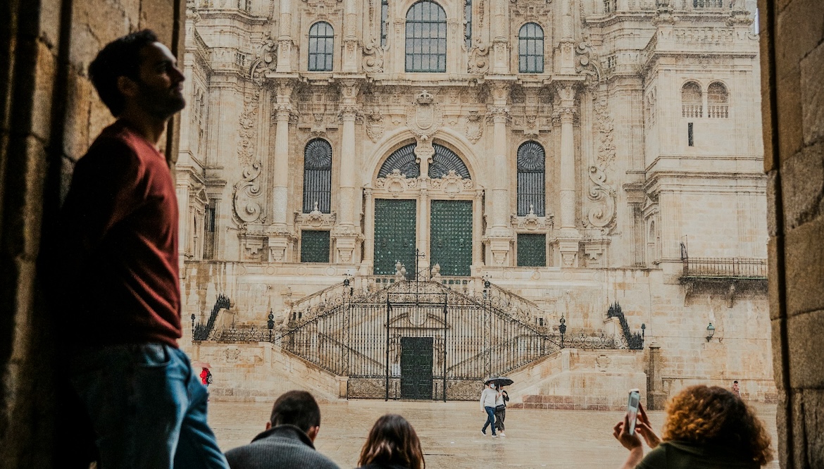 La caída del catolicismo en España: del 90% en los 70 al 55% en 2025