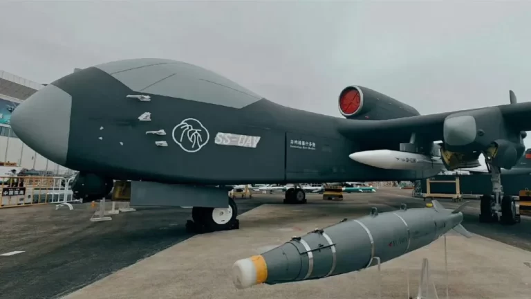 China lanza su nave nodriza de drones y acelera en la carrera armamentista global